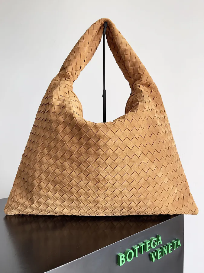 Bottega Veneta Hop Tote Seamless Design
