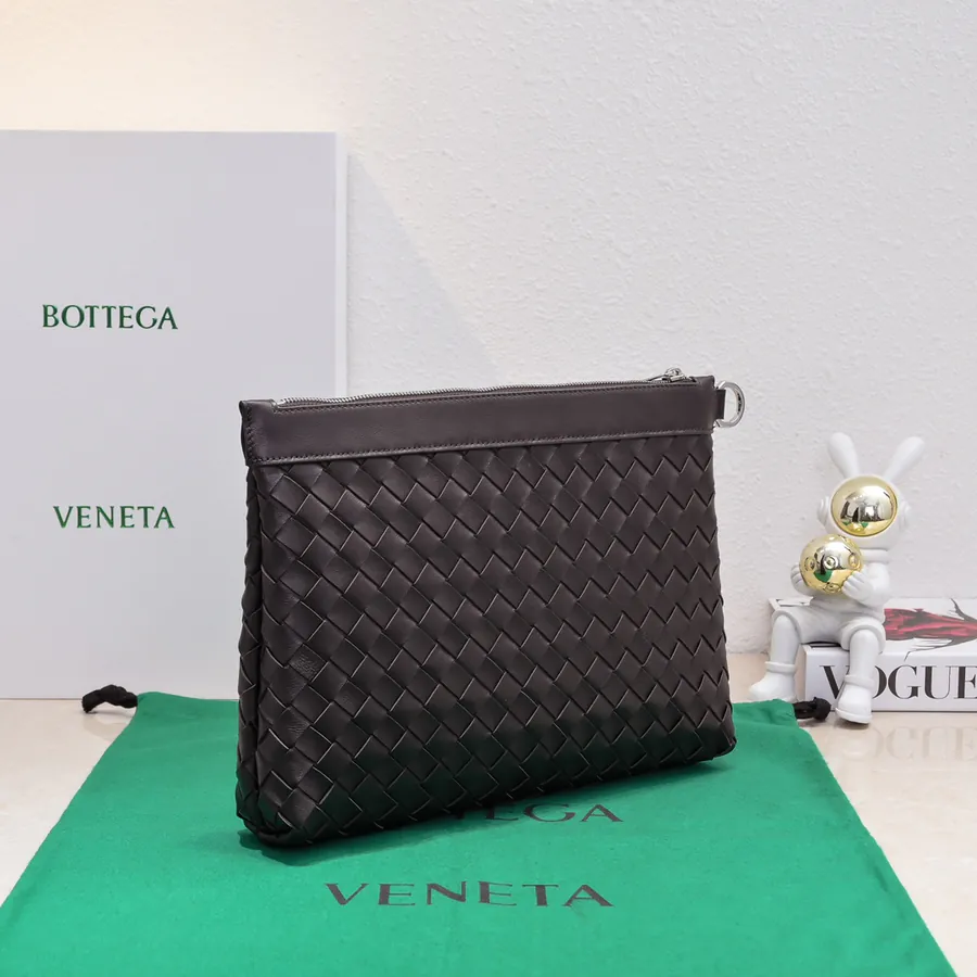 Bottega Veneta Bucket Bag Minimalist Design