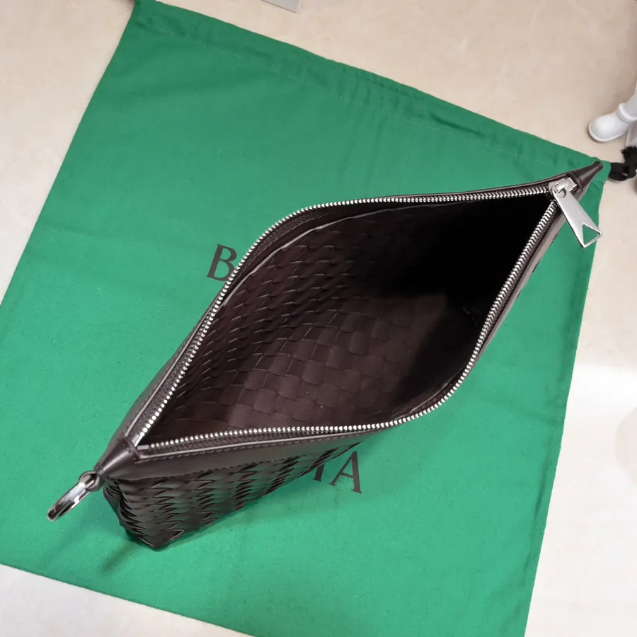 Bottega Veneta Bucket Bag Minimalist Design