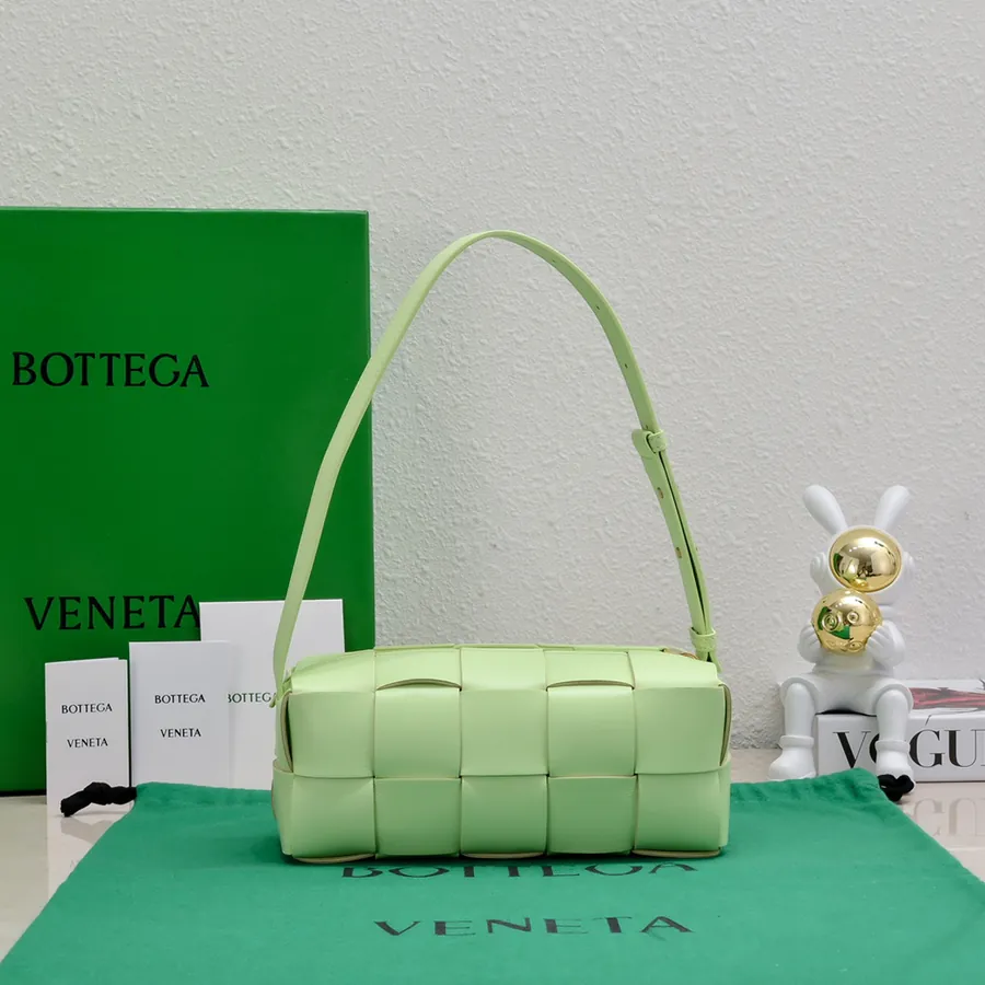 BOTTEGA BRICK CASSETTE Shoulder Bag Compact and Elegant