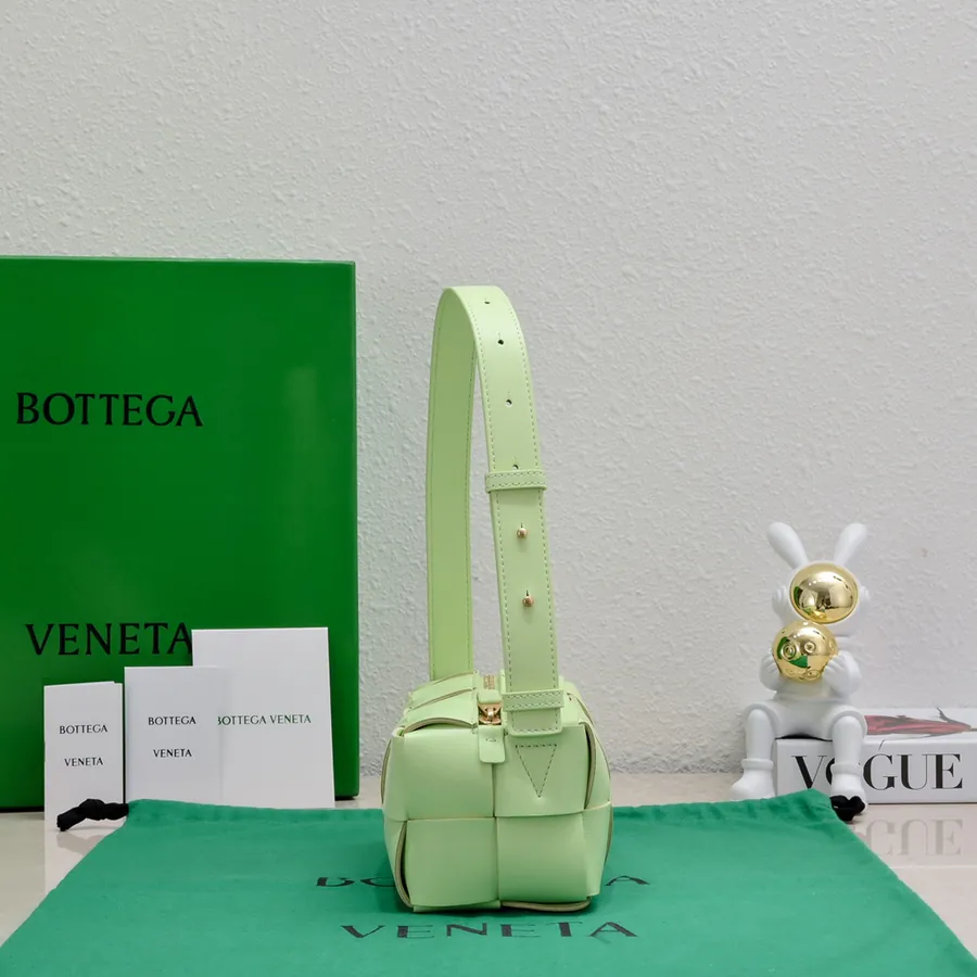 BOTTEGA BRICK CASSETTE Shoulder Bag Compact and Elegant