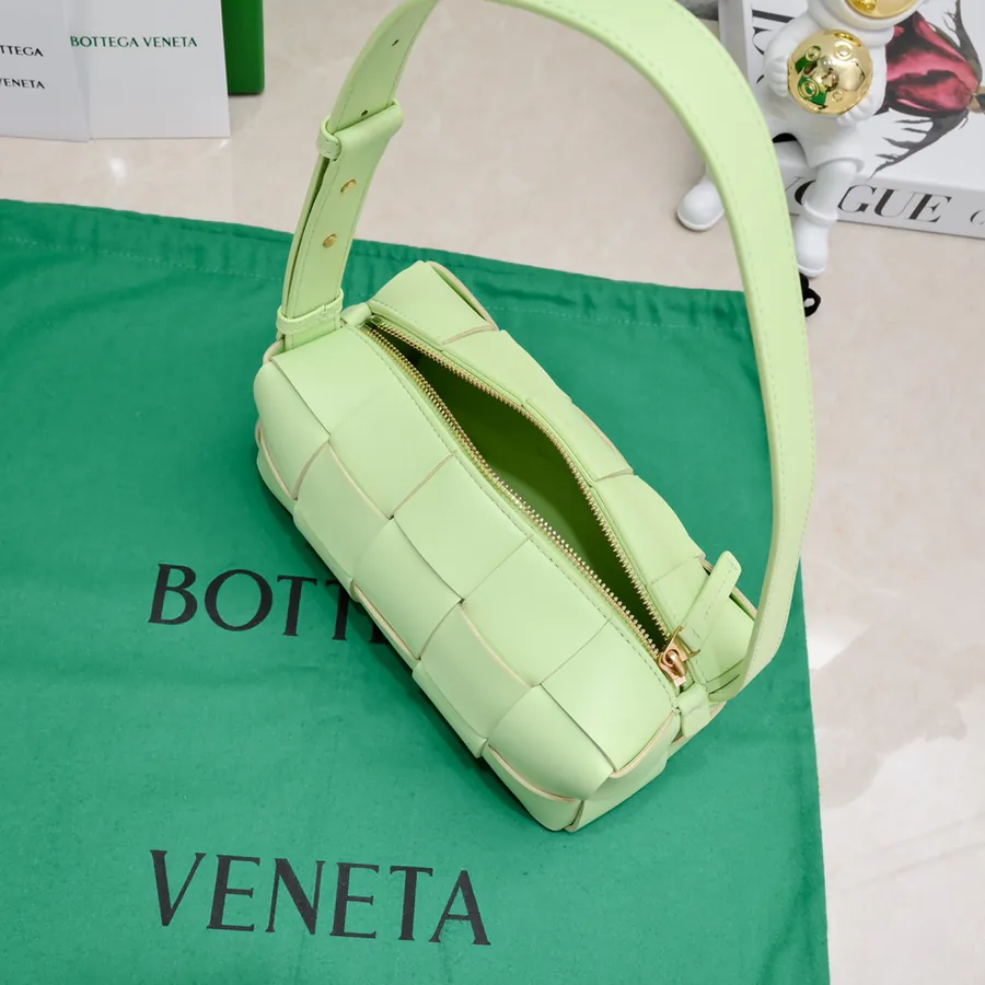 BOTTEGA BRICK CASSETTE Shoulder Bag Compact and Elegant
