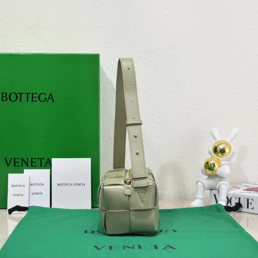 BV Autumn Branded Shoulder Bag Brick Cassette