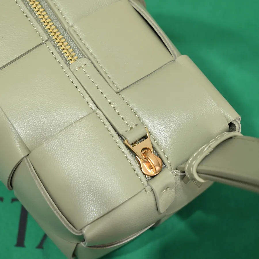 BV Autumn Branded Shoulder Bag Brick Cassette