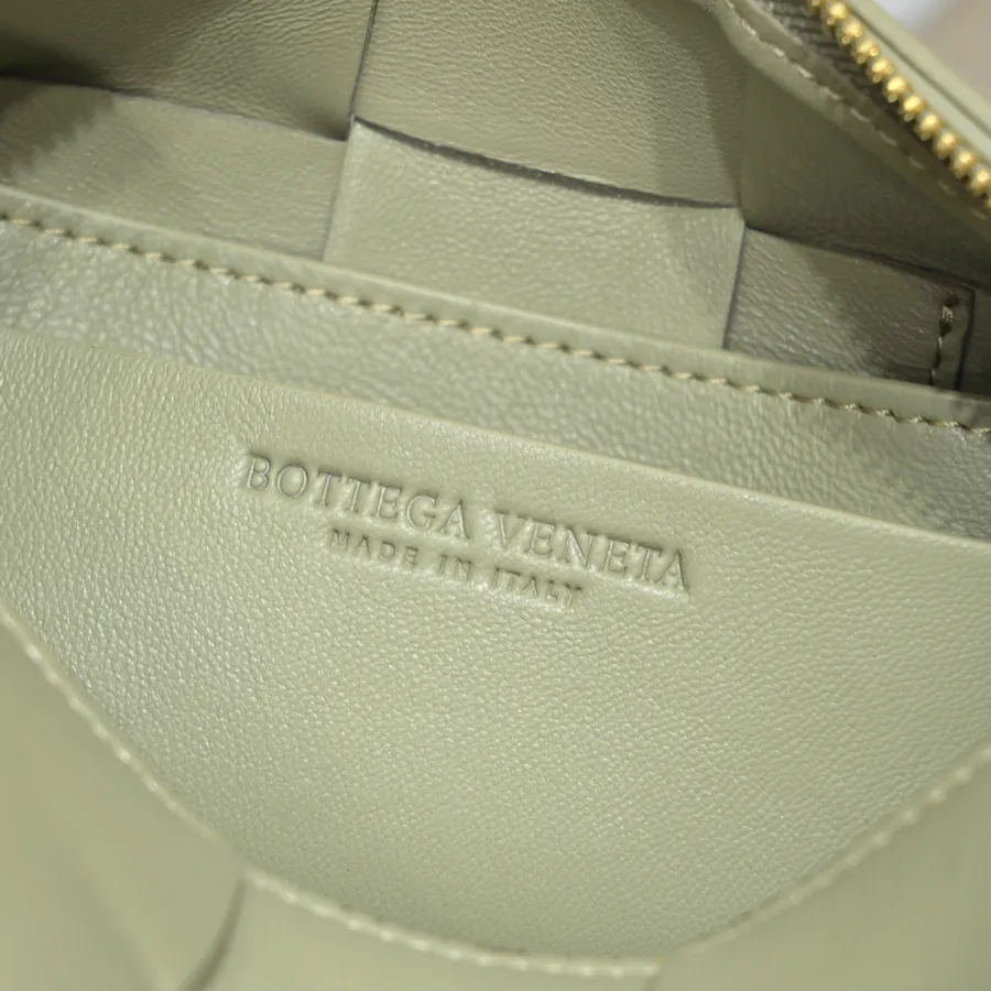 BV Autumn Branded Shoulder Bag Brick Cassette