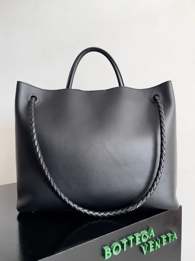 BV Full Leather Andiamo Casual 8 Button Bag