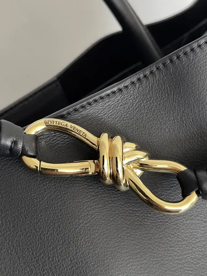 BV Full Leather Andiamo Casual 8 Button Bag