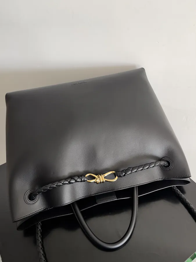 BV Full Leather Andiamo Casual 8 Button Bag