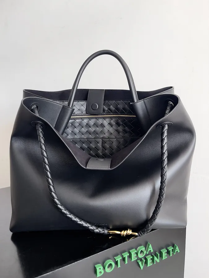 BV Full Leather Andiamo Casual 8 Button Bag