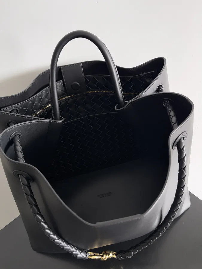 BV Full Leather Andiamo Casual 8 Button Bag