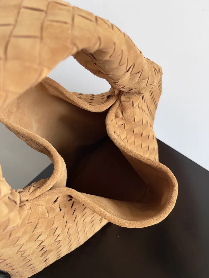 Bottega Veneta Hop Tote Seamless Design, Grained Calfskin
