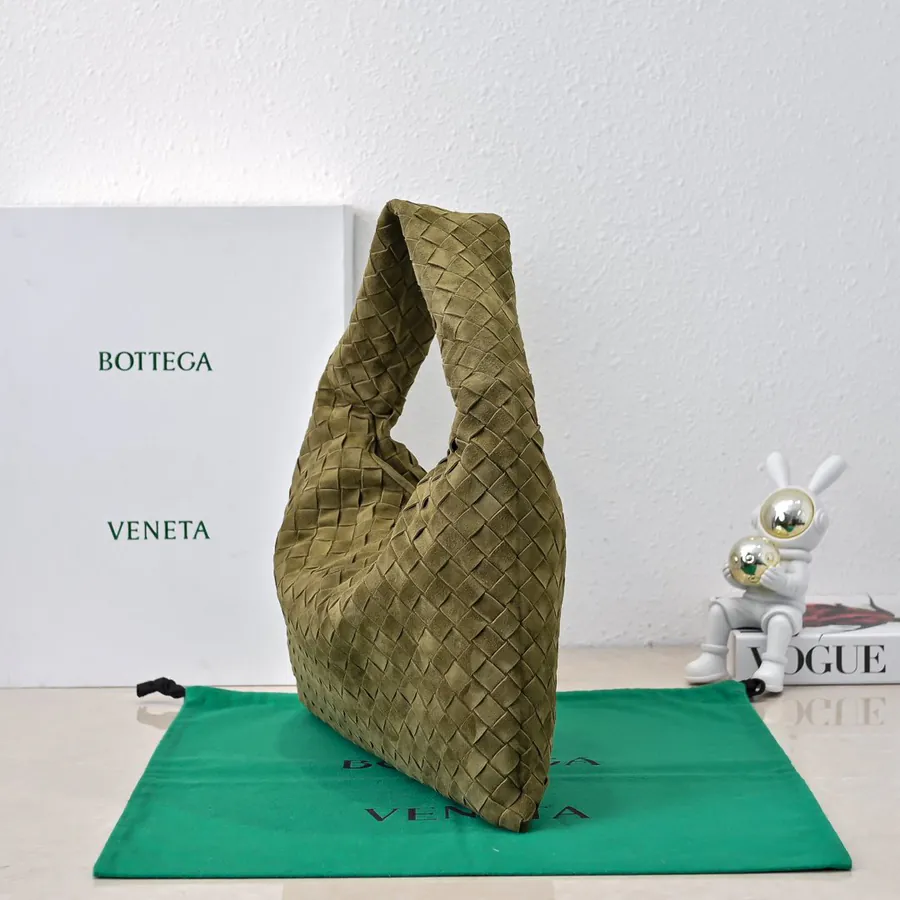 Bv Hop Bucket Bag in Grained Calfskin