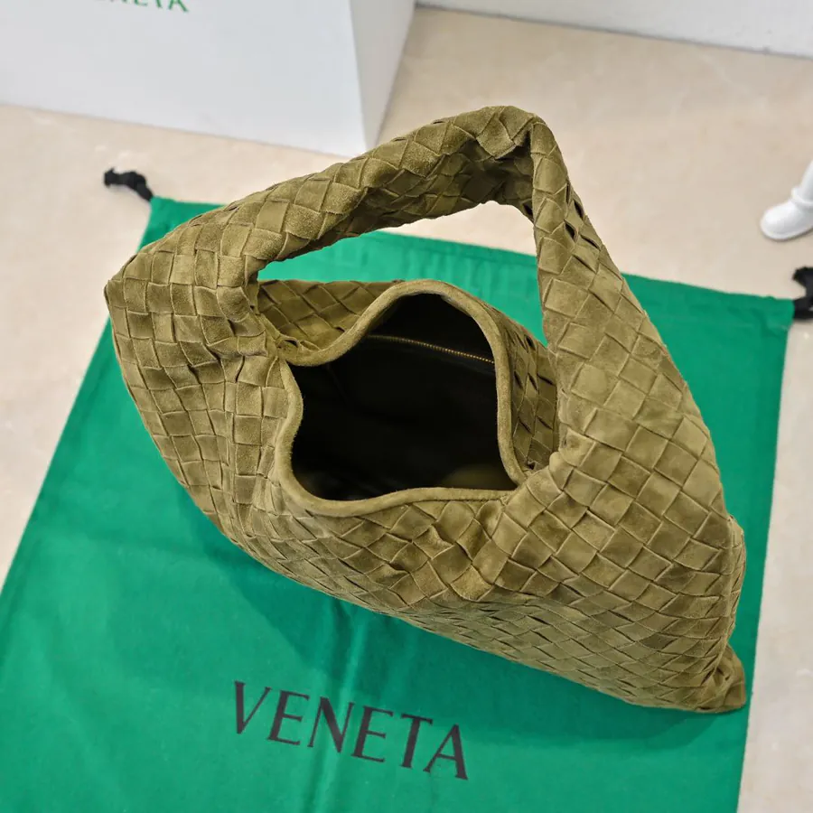 Bv Hop Bucket Bag in Grained Calfskin