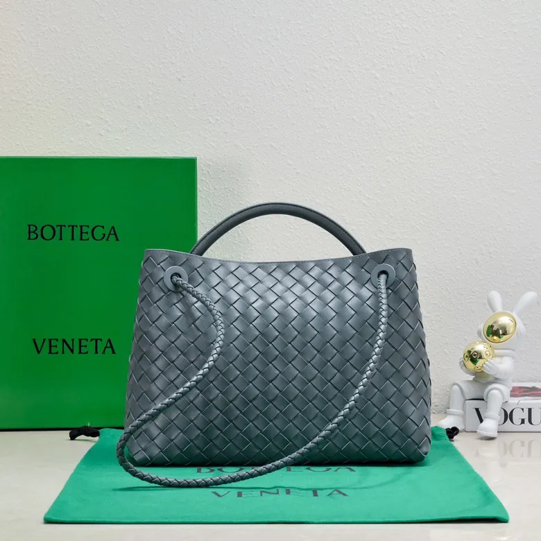 Bottega Veneta 2023 New Andiamo Bucket Bag