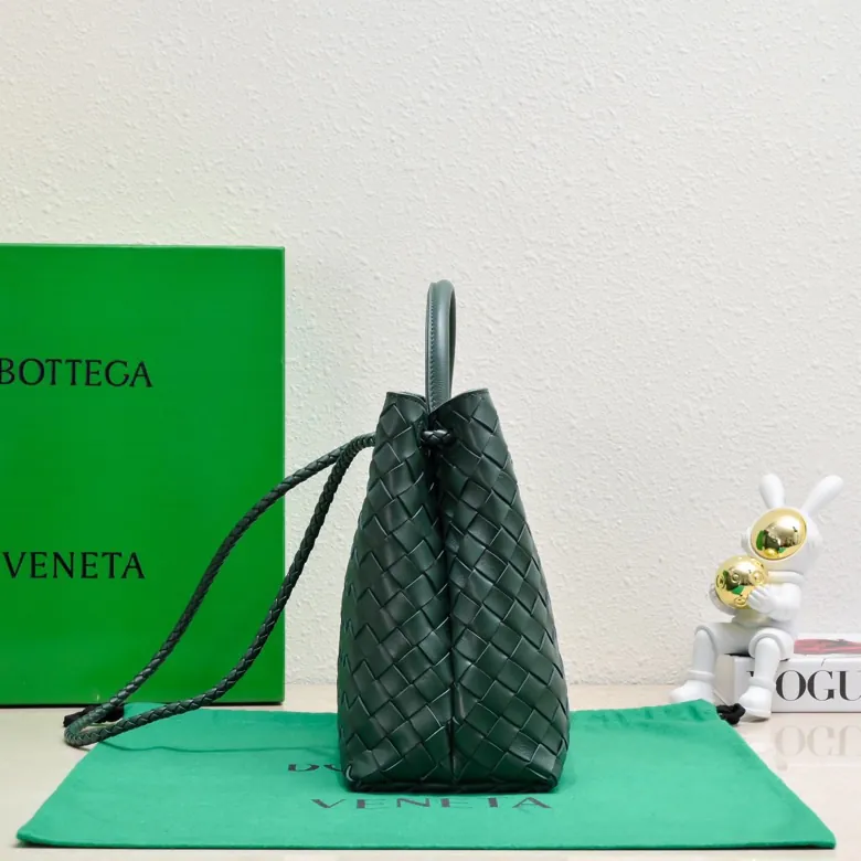 Bottega Veneta 2023 New Andiamo Bucket Bag