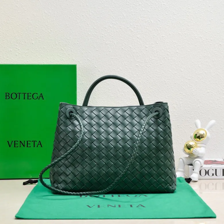 Bottega Veneta 2023 New Andiamo Bucket Bag
