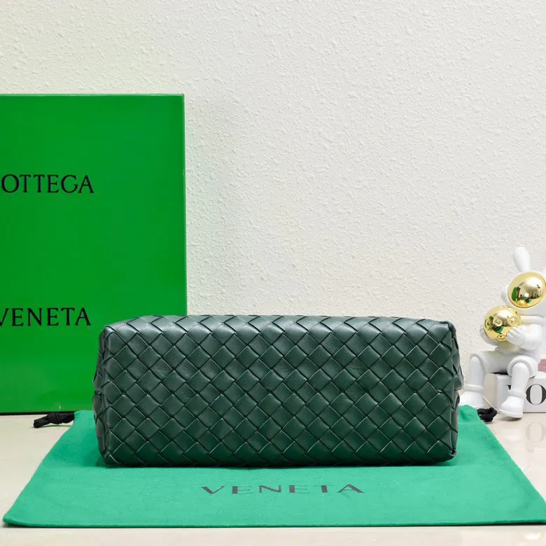 Bottega Veneta 2023 New Andiamo Bucket Bag