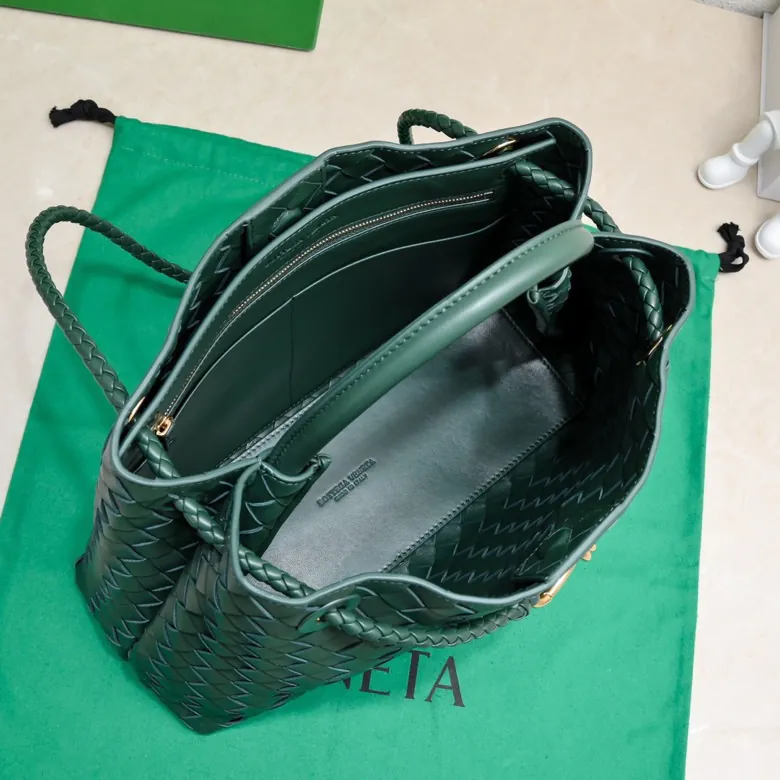 Bottega Veneta 2023 New Andiamo Bucket Bag