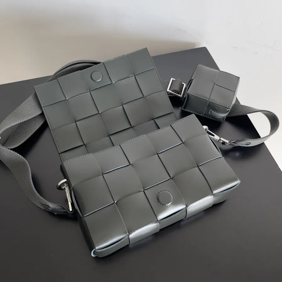 BV Cassette Bag Stylish and Versatile