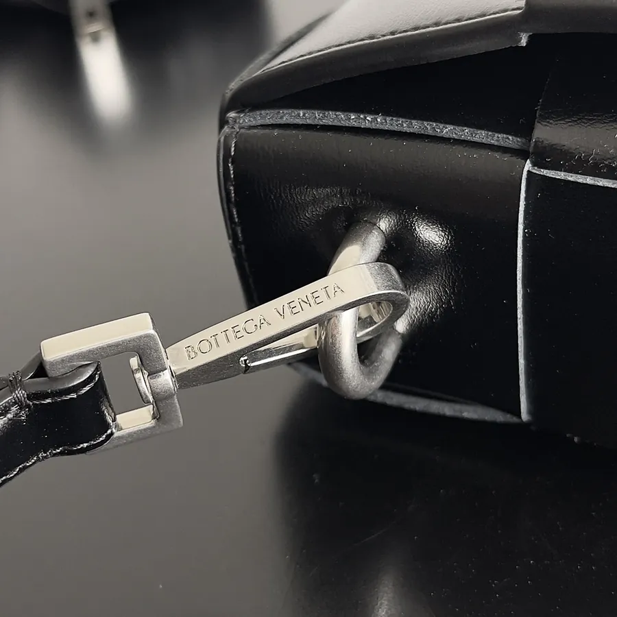 BV Cassette Bag Stylish and Versatile