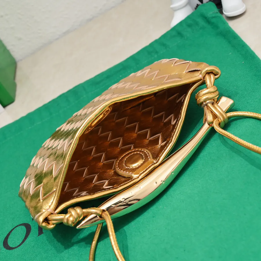 BV Mini Sardine Elegant & Artistic Bucket Bag
