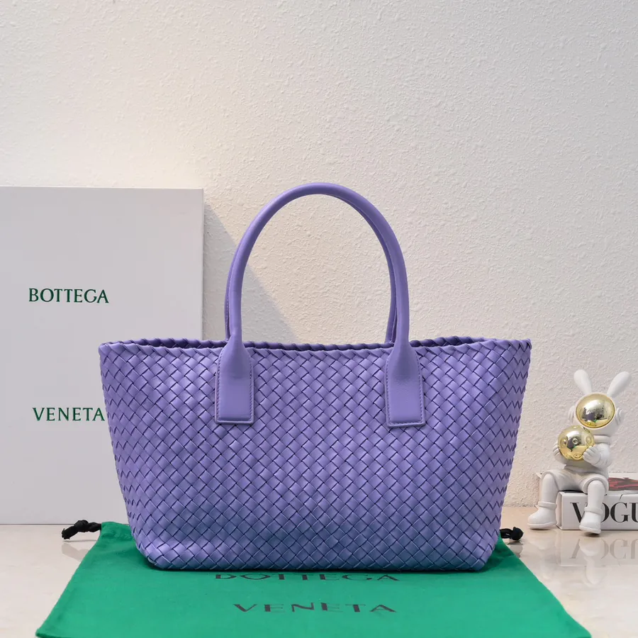 BV Iconic CABAT Bag Medium 32 Size