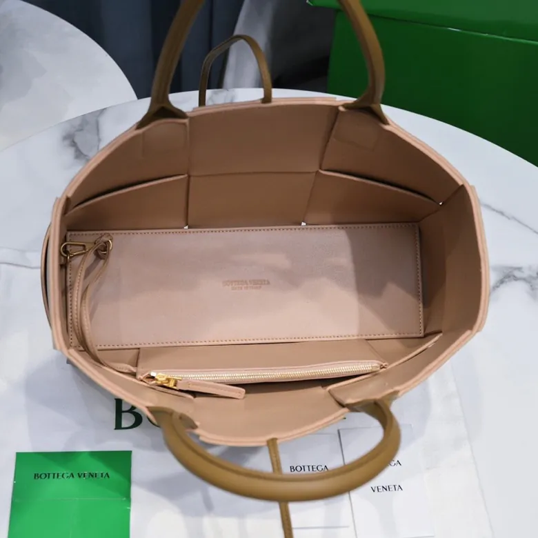 Arco Tote Handbag in Grained Calfskin