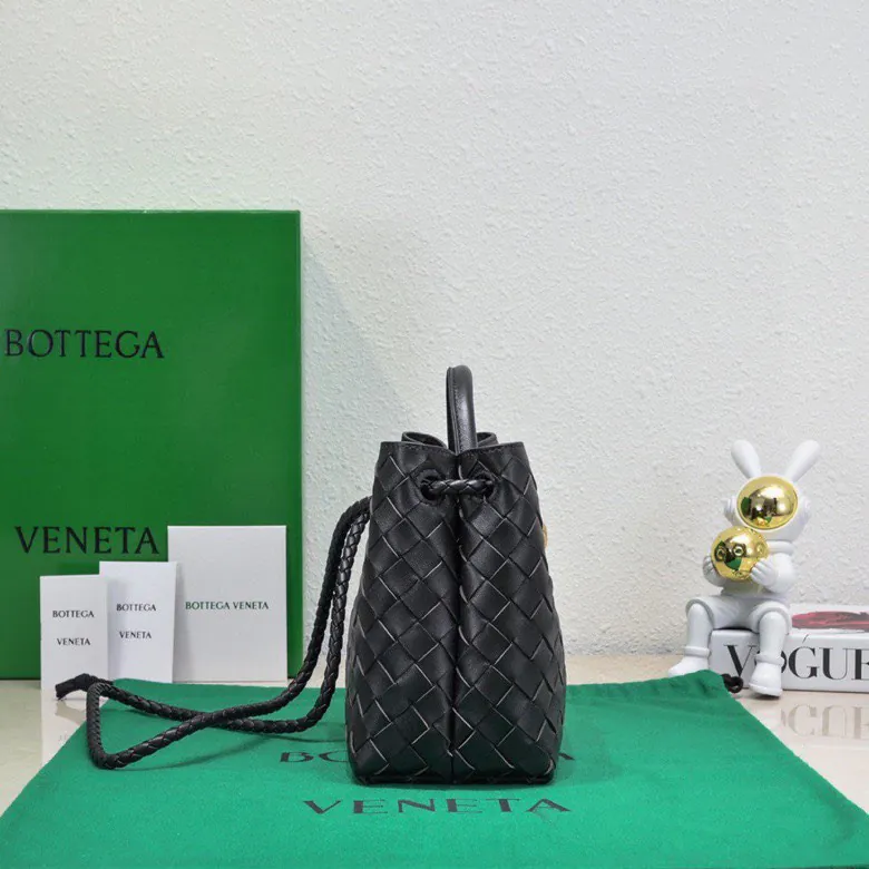 B Intrecciato编织小号手提包,滑动斜挎背带设计