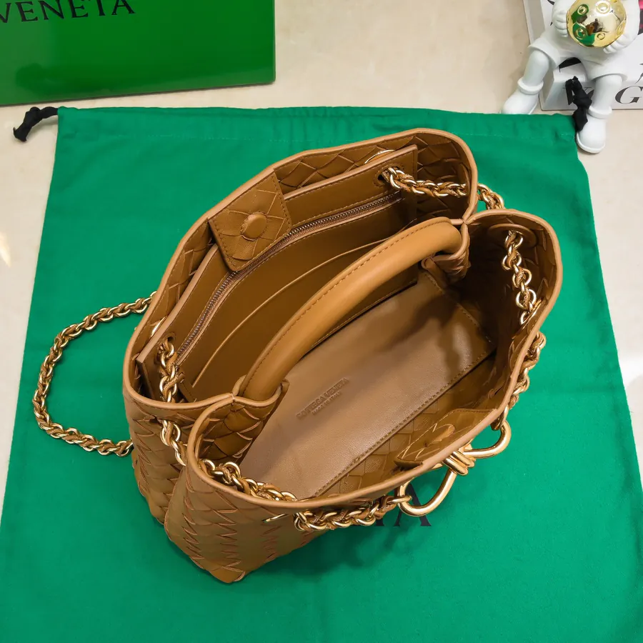 BOTTEGA VENETA Andiamo Small Chain Bag