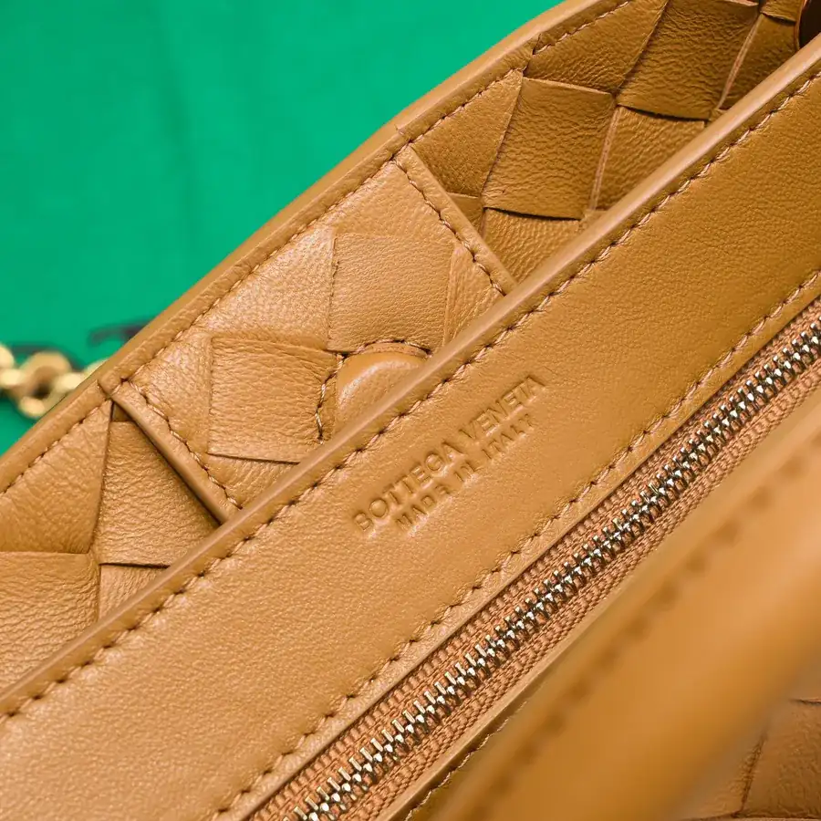 BOTTEGA VENETA Andiamo Small Chain Bag