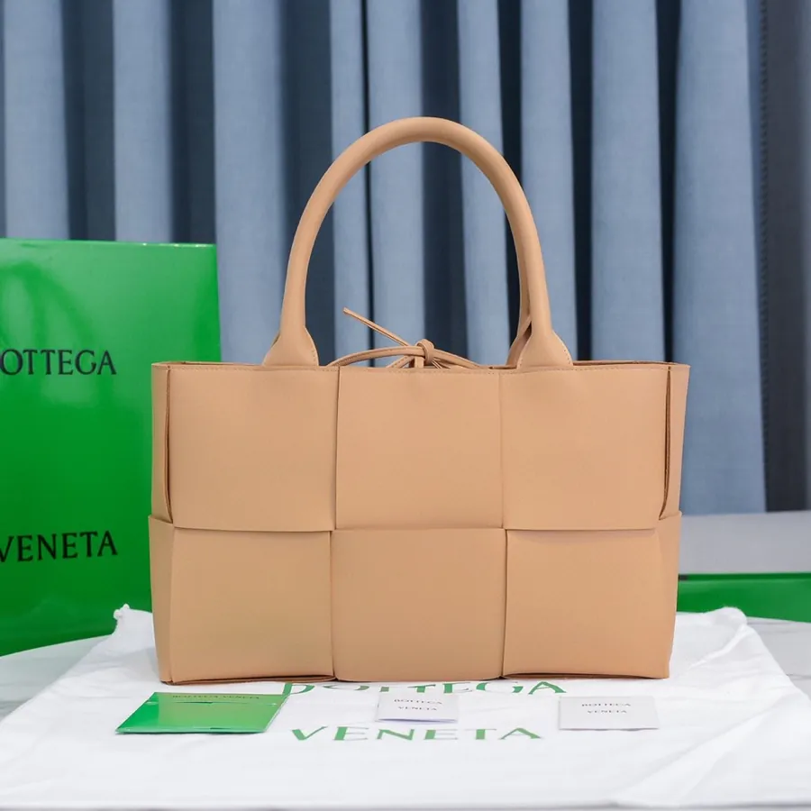 Arco Tote Bag in杏仁色