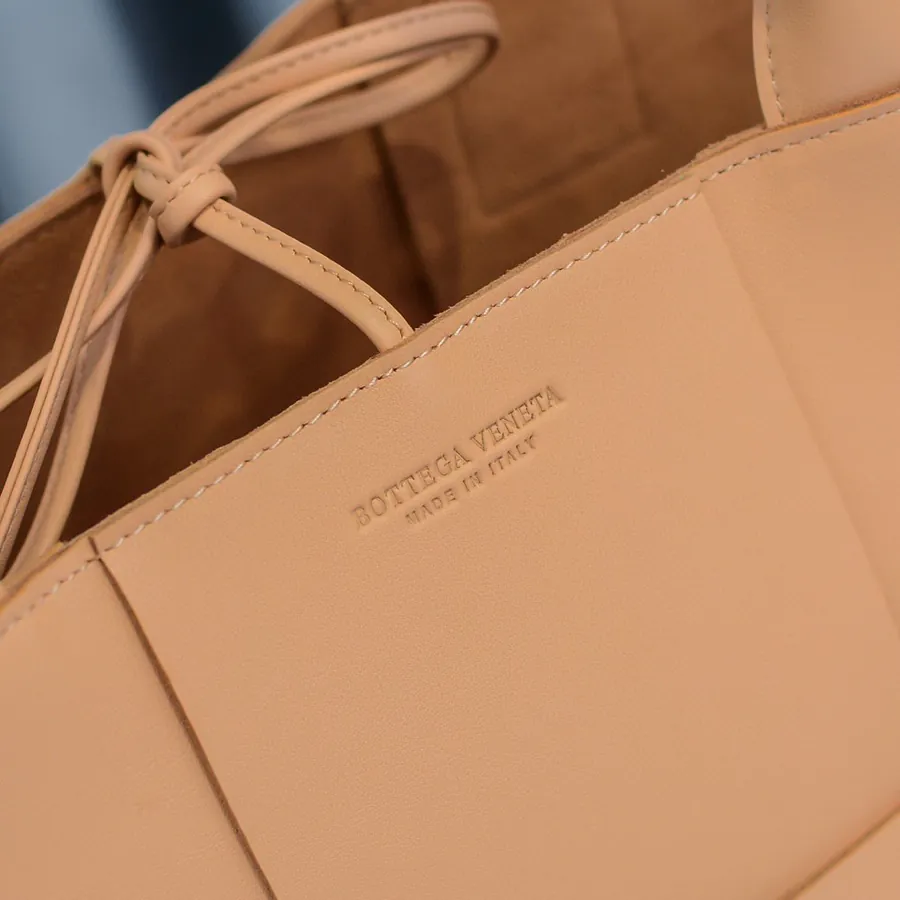 Arco Tote Bag in杏仁色