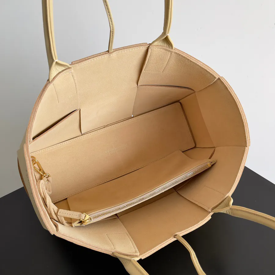 Arco Tote in Grained Calfskin