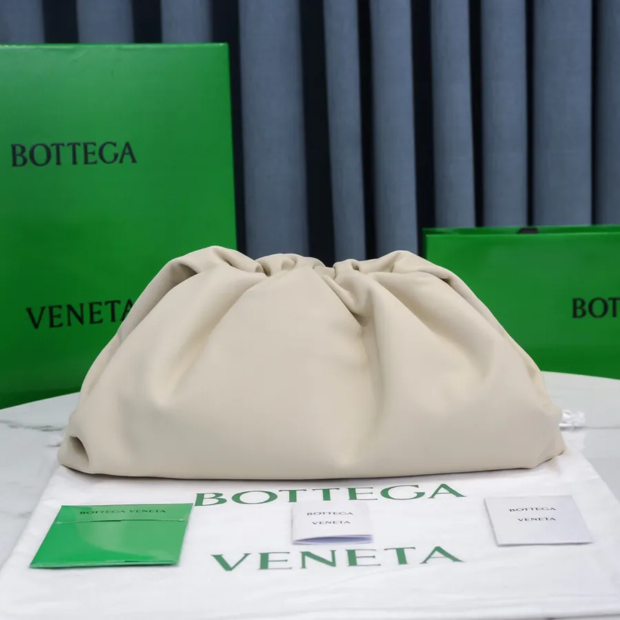 Bottega Veneta Pouch Series Cloud Bag Grained Calfskin