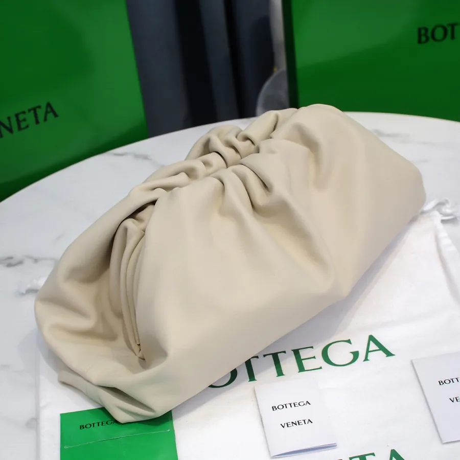 Bottega Veneta Pouch Series Cloud Bag Grained Calfskin