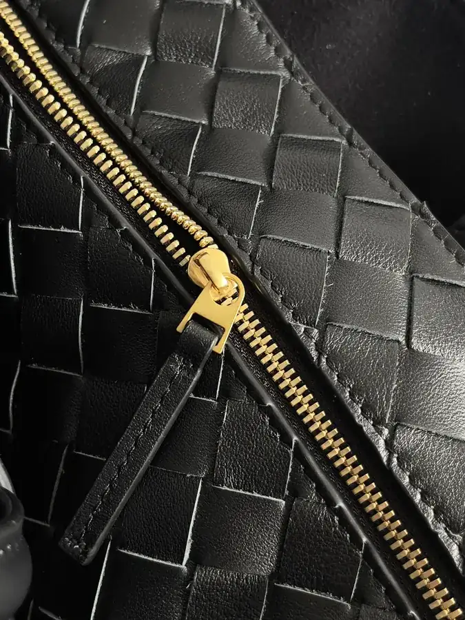 BV Full Leather Andiamo Casual 8 Buckle Bag