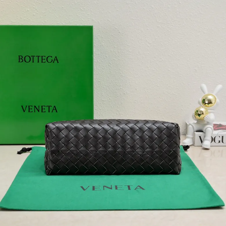 Bottega Veneta Andiamo Handbag Classic Leather Weave with Gold Tassel