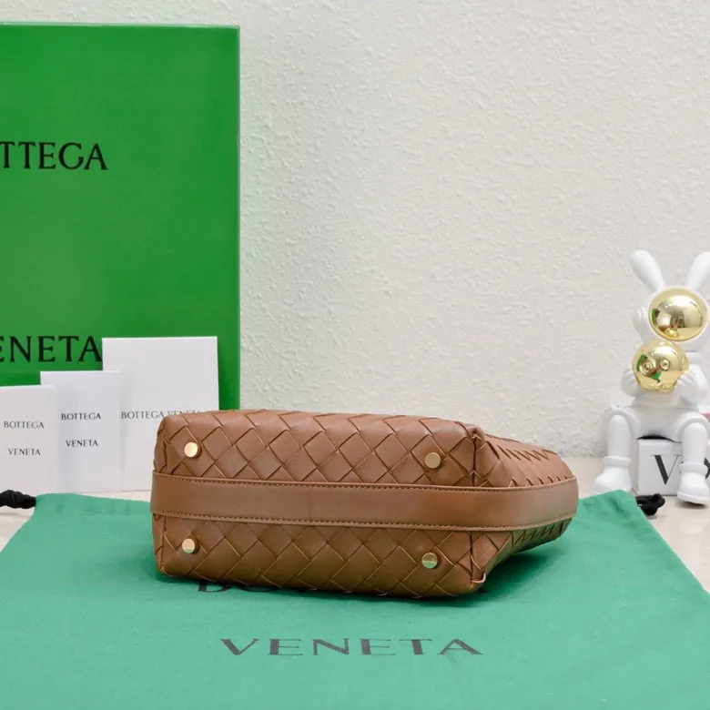 Bottega Veneta Shoulder Lunch Bag with Intrecciato Craftsmanship