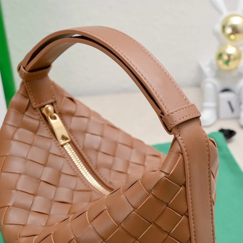 Bottega Veneta Shoulder Lunch Bag with Intrecciato Craftsmanship