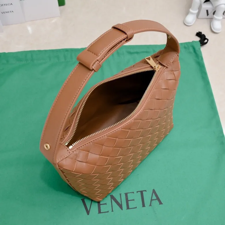 Bottega Veneta Shoulder Lunch Bag with Intrecciato Craftsmanship