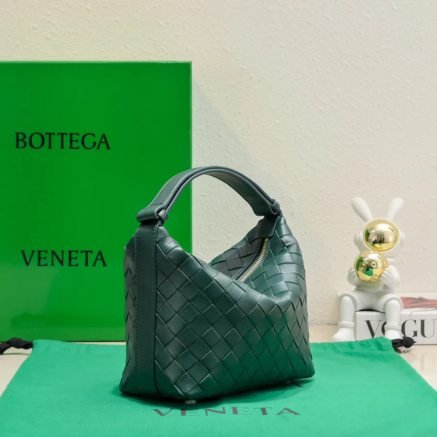 BvWallace Shoulder Lunch Tote Intrecciato Crafted, Happa Lamb Leather
