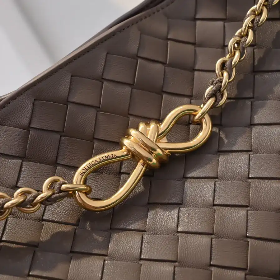 BOTTEGA VENETA Andiamo Mini Chain Bag