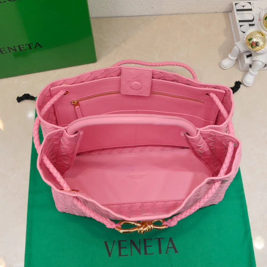 Bottega Veneta 2023 New Andiamo Bucket Bag