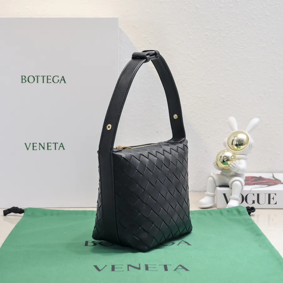Bottega Veneta Intrecciato Wrist Friendly Lunch Bag