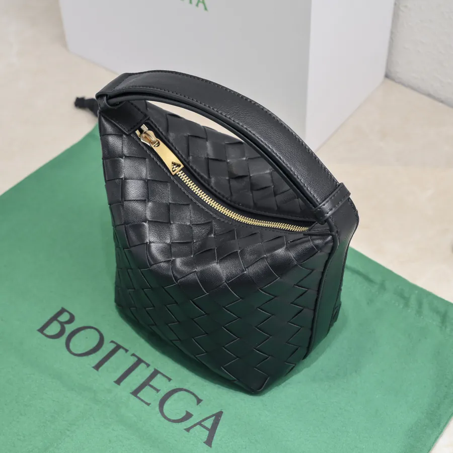 Bottega Veneta Intrecciato Wrist Friendly Lunch Bag