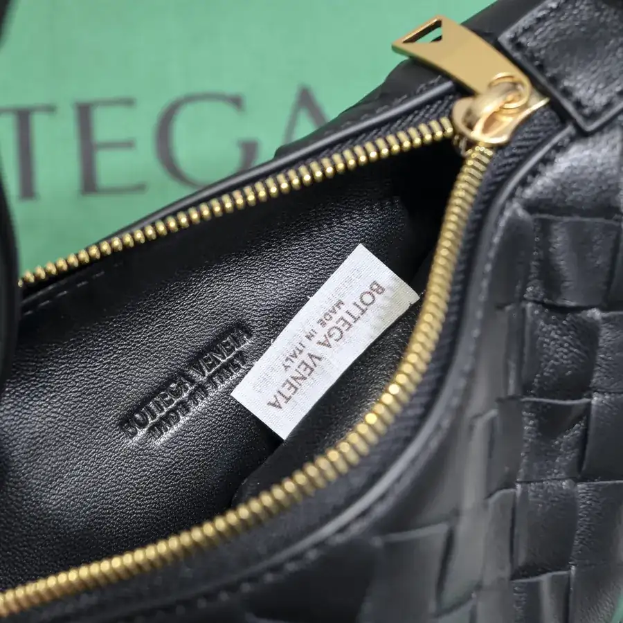 Bottega Veneta Intrecciato Wrist Friendly Lunch Bag
