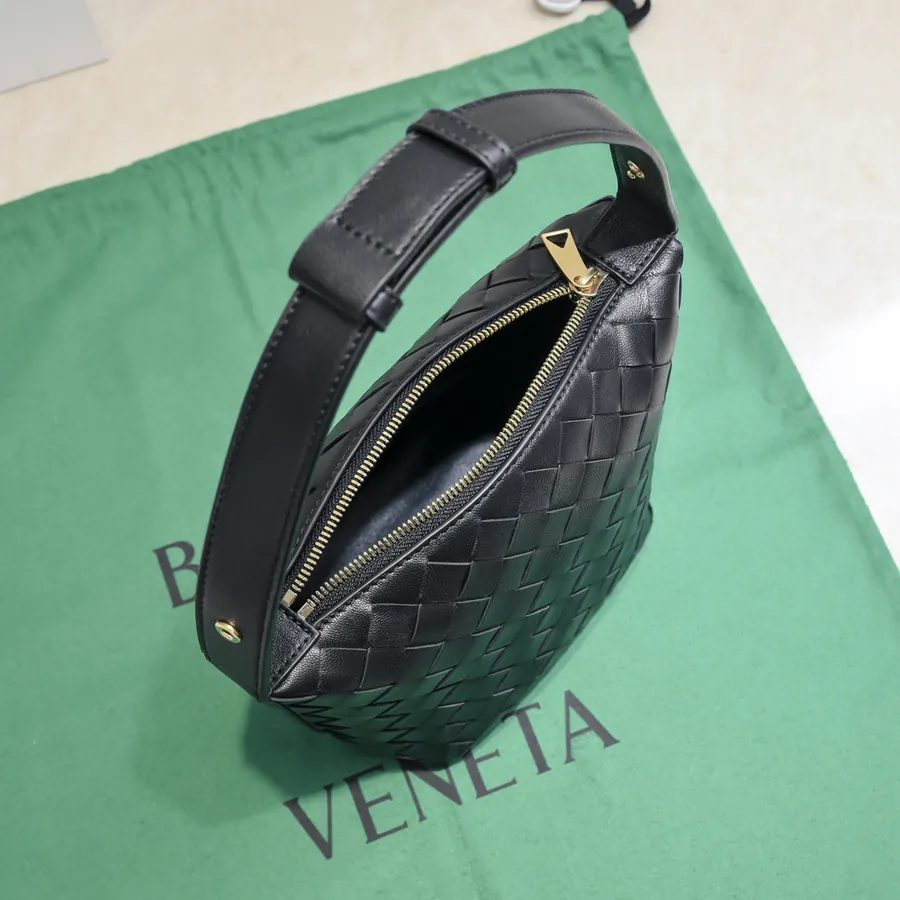 Bottega Veneta Intrecciato Wrist Friendly Lunch Bag