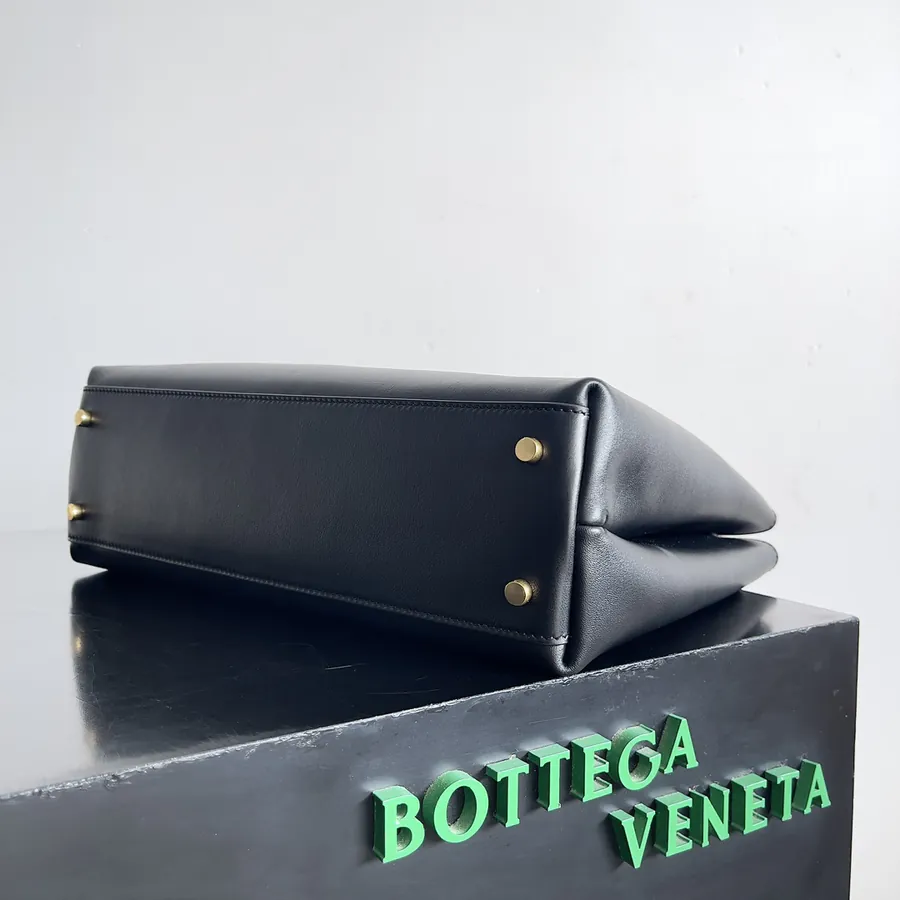 BV Full Leather Andiamo Casual 8 Button Bag