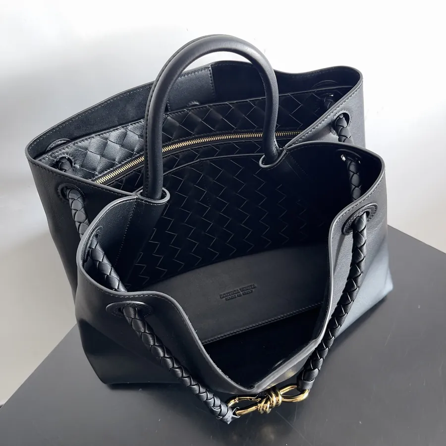 BV Full Leather Andiamo Casual 8 Button Bag