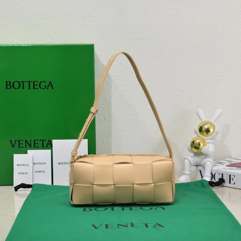 BV Autumn Branded Shoulder Bag Brick Cassette